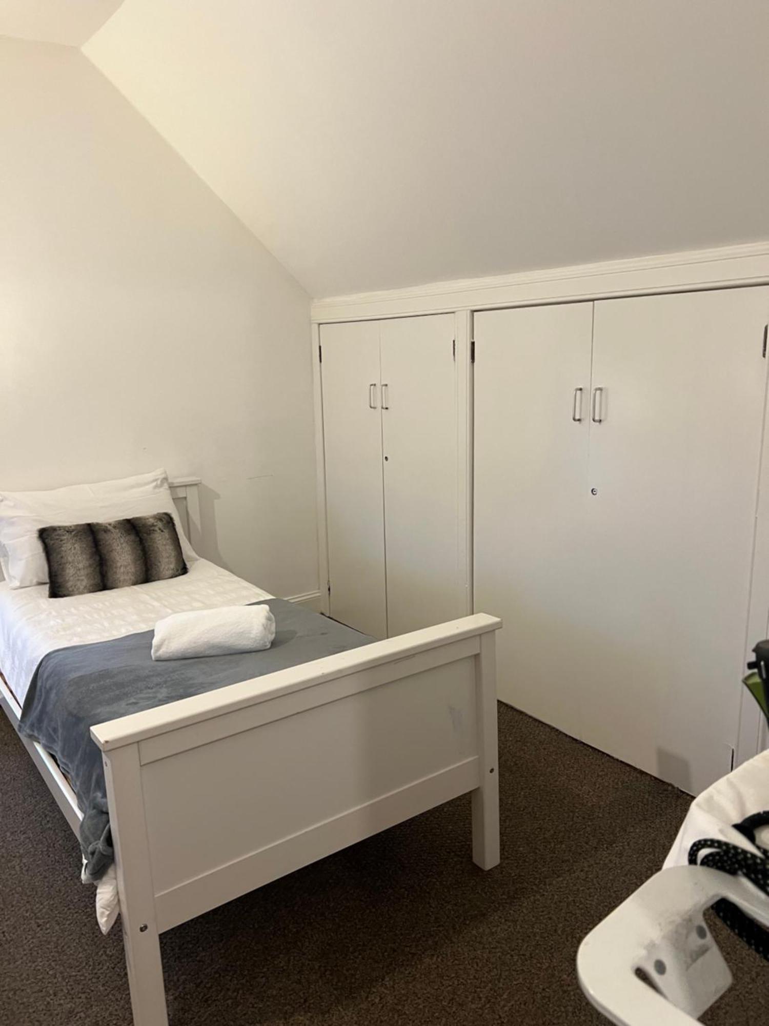 Hébergement de vacances 4 Bed Near Airport