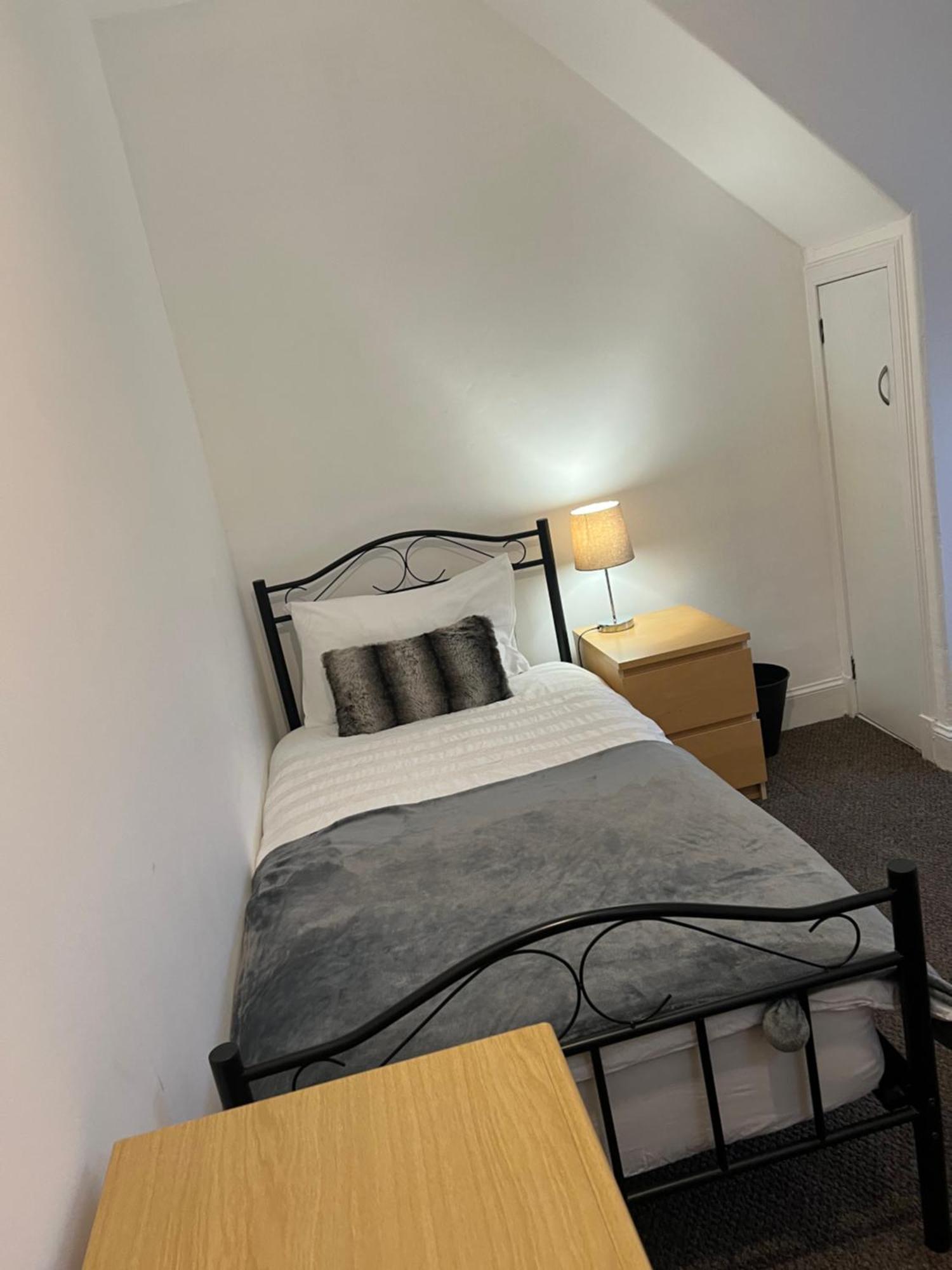 4 Bed Near Airport Hébergement de vacances *