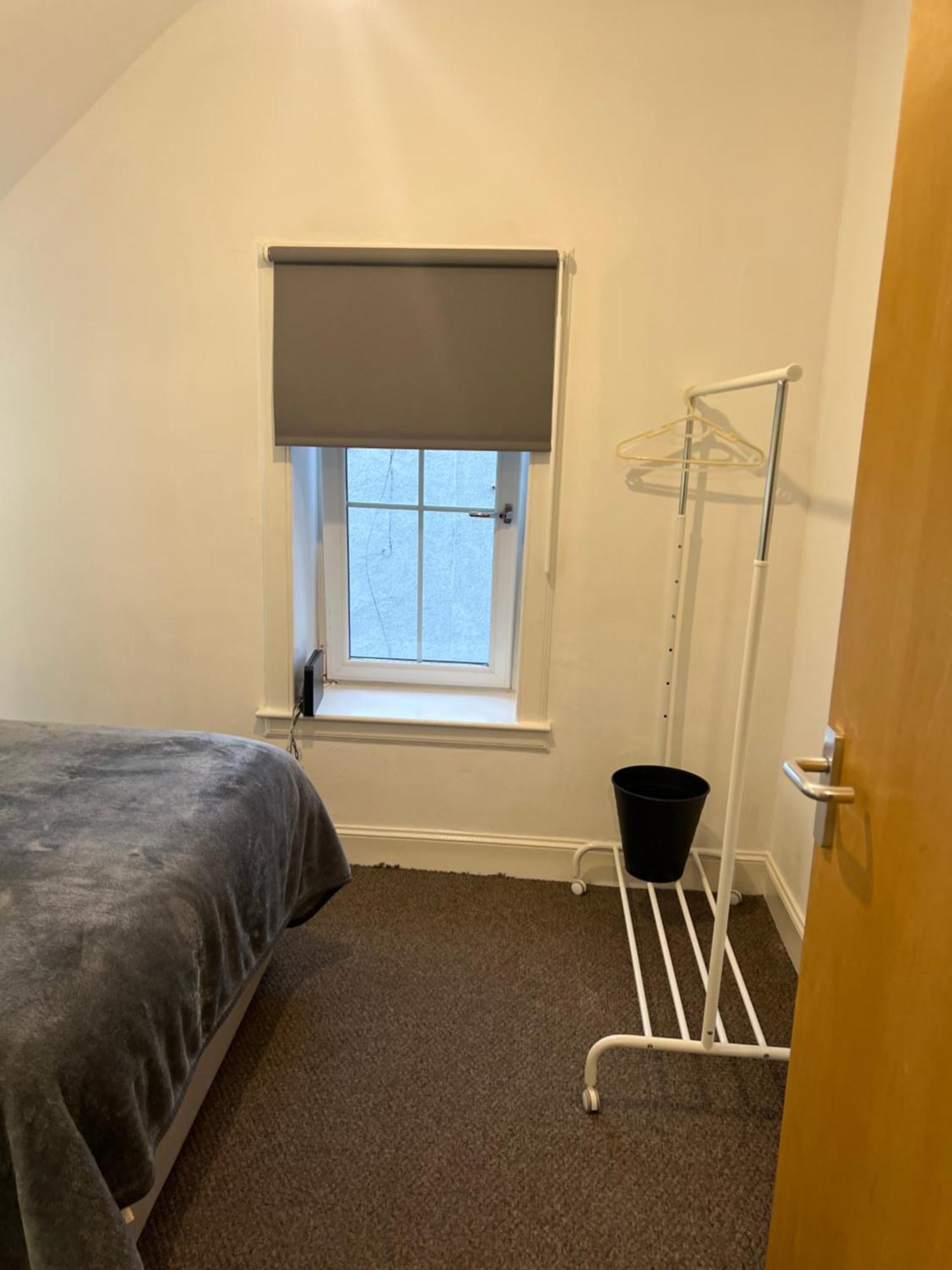 Hébergement de vacances 4 Bed Near Airport *