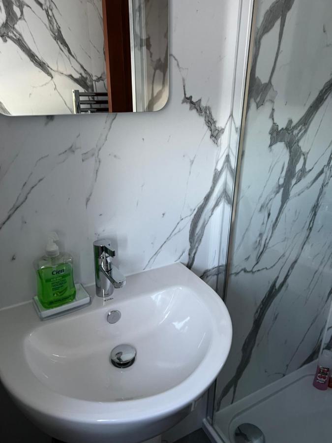 Vakantiehuis 4 Bed Near Airport